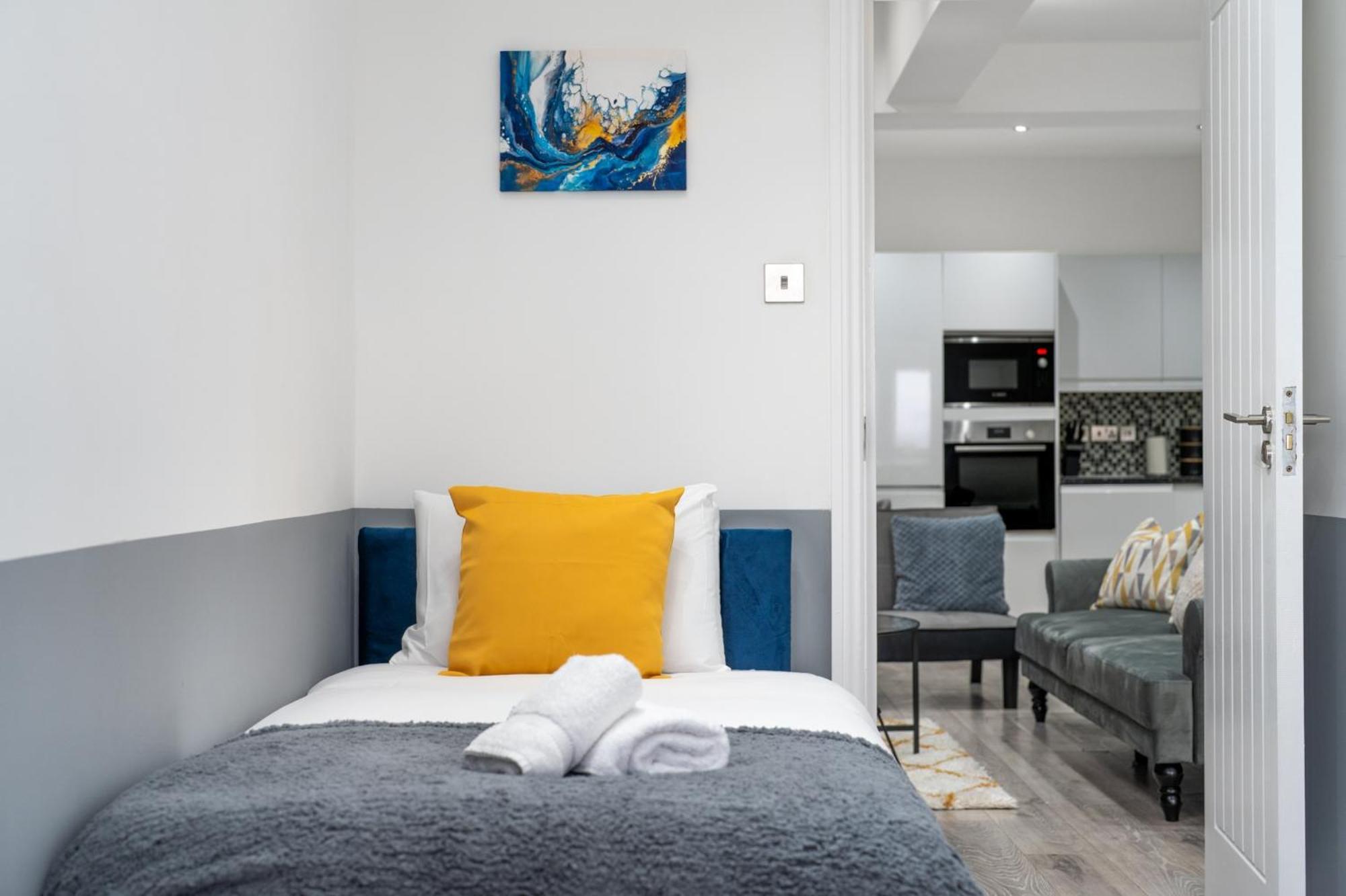 Peaceful 3 Bed Acton Retreat Zone 2 Sleeps 9 * Londres